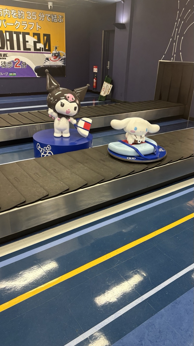 大分空港 手荷物レーンのクロミとシナモロール